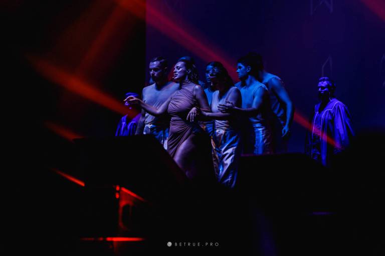 OPERAP:ŚLEPCY dancers in a dynamic scene