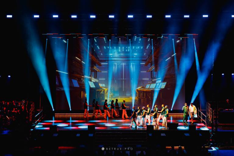 Wide view of the OPERAP:ŚLEPCY stage