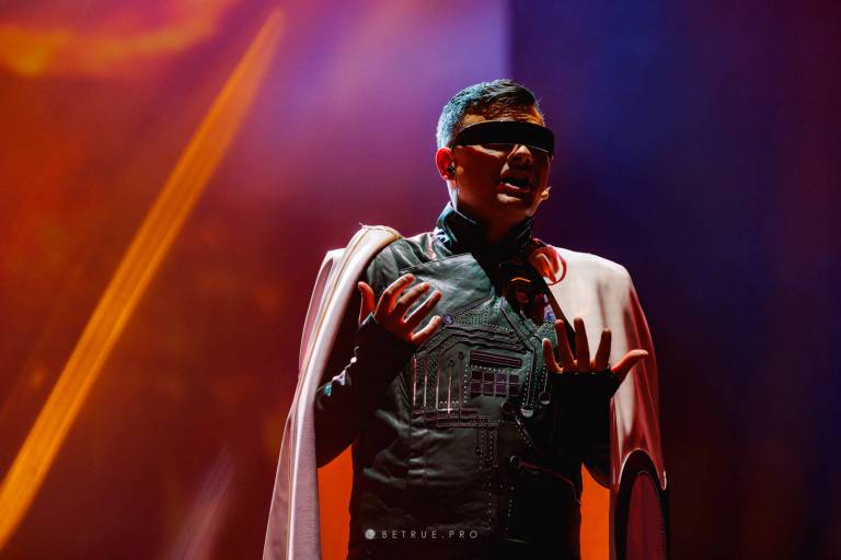 OPERAP:ŚLEPCY soloist in red light