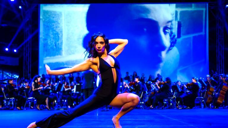 Dance soloist performing in front of the Hollywood in Dance orchestra