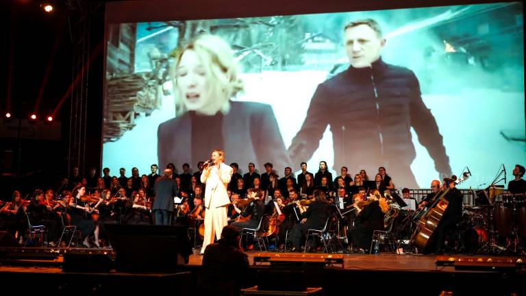 Vocal duet with cinematic visuals and orchestra