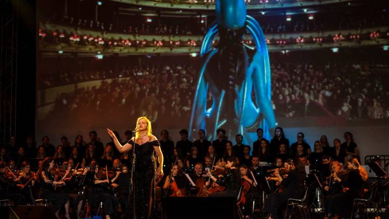 Vocalist performing with the Hollywood in Dance orchestra